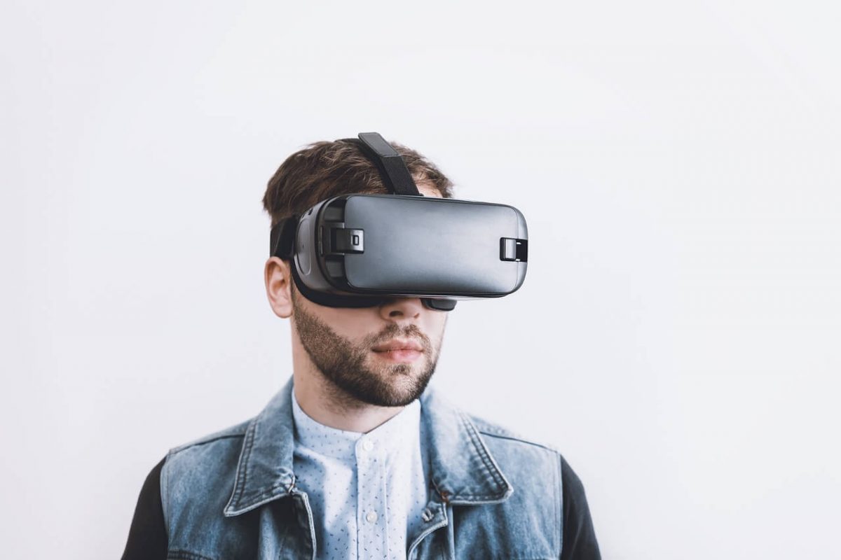 7 Best-Selling VR Sets on Amazon, eBay & Walmart