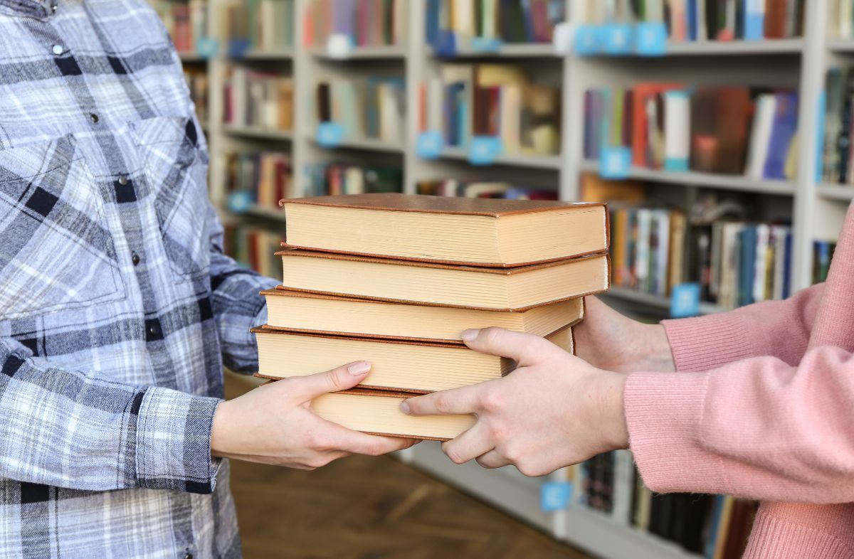 The Best 14 Books for Amazon FBA Sellers to Read